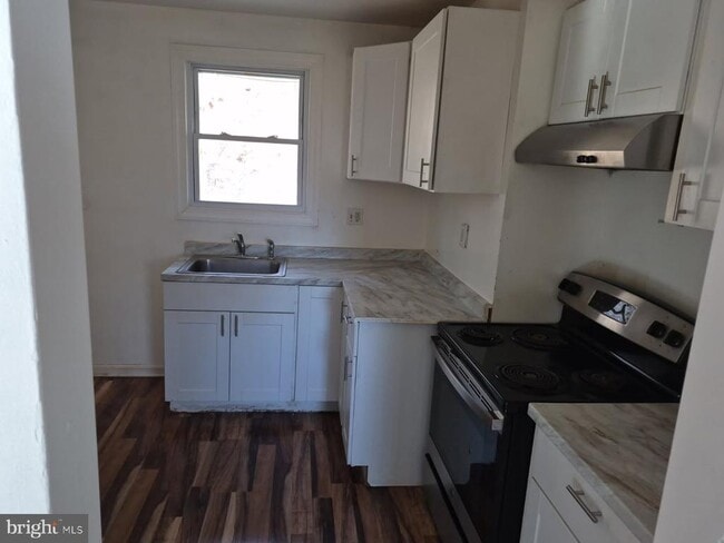 Building Photo - 5004 Meadowbrook Dr