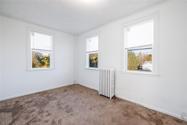 Building Photo - 757 Holt Rd