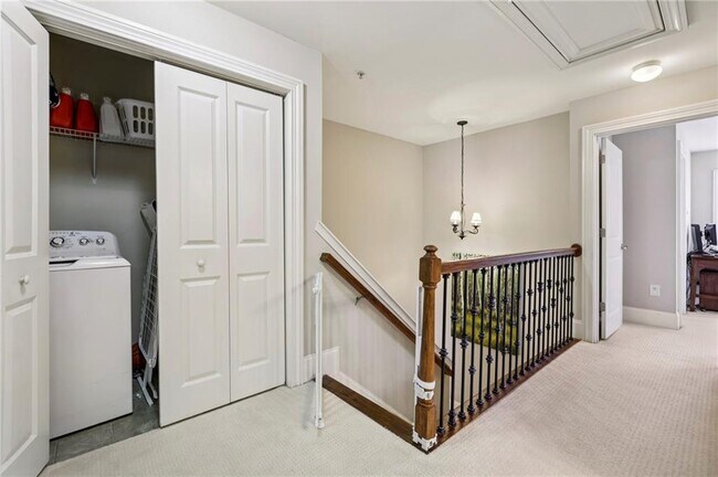 Building Photo - 305 Le Gran Bend