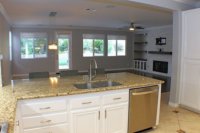 Building Photo - Single-Story Beauty with RV Parking in Nor...