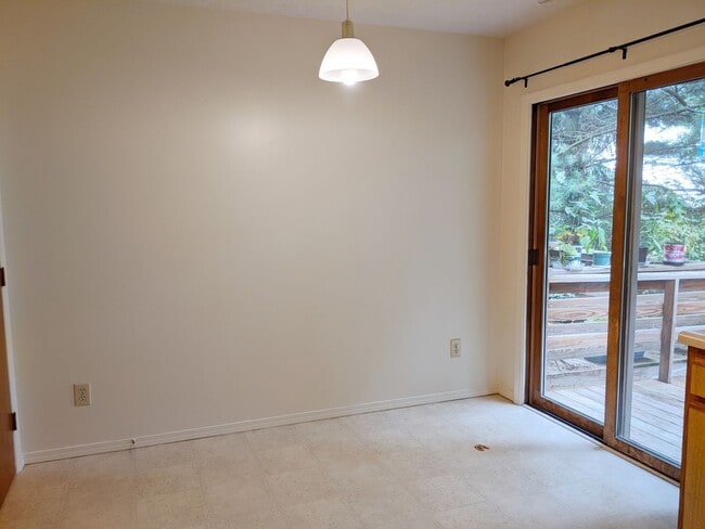 Building Photo - WESTPLEX - AVAILABLE AUGUST