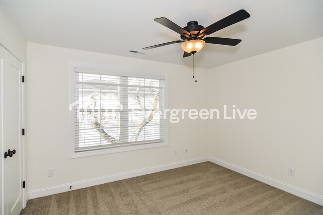 Building Photo - 235 Greenwood Dr