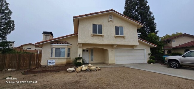 Building Photo - 3-bedroom 2.5 bath home