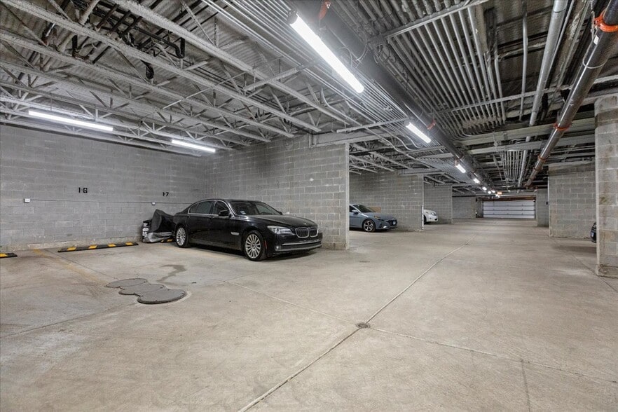 Building Photo - 2217 W Madison St