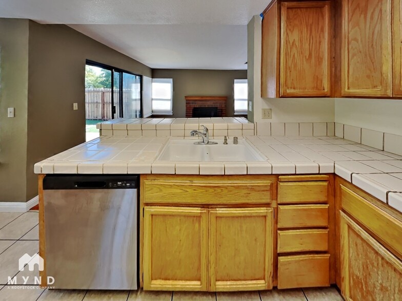 Building Photo - 4721 Shannondale Dr
