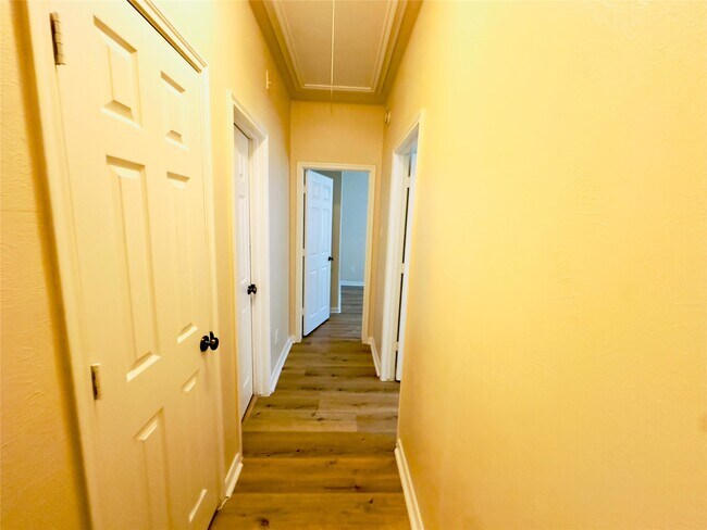 Building Photo - 1919 Spring Cliff Court