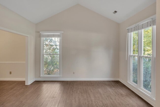 Building Photo - 207 Essex Dr