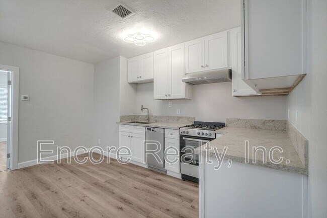 Building Photo - 303 3rd Ave