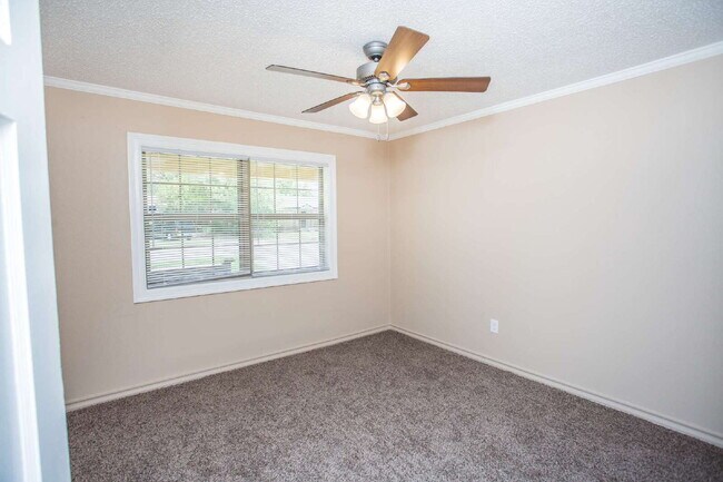 Building Photo - "Charming 3-Bedroom Home on 31st with Gleaming Hardwood Floors and 2 Full Baths!"
