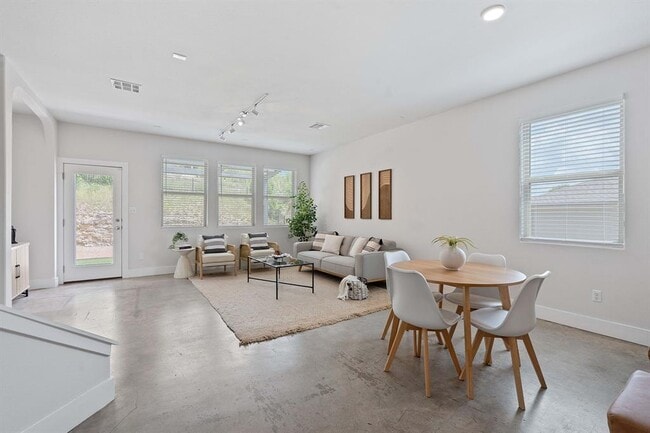 Building Photo - 6224 Aviara Dr