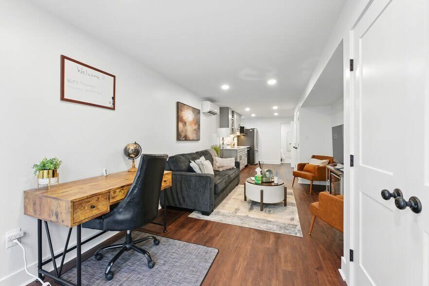 Building Photo - 8125 Bayou Bend Blvd