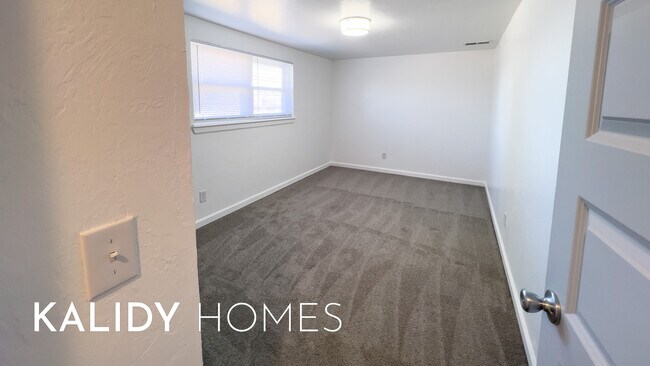 Building Photo - 4605 Sunset Terrace