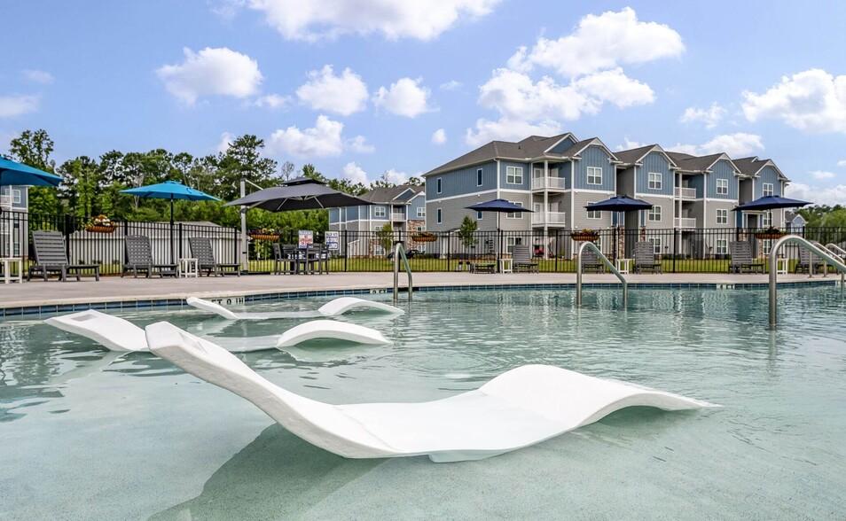 Building Photo - The Palms at Edgewater