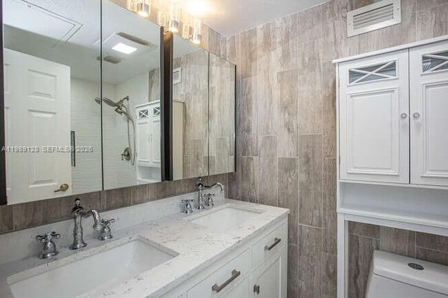 Building Photo - 2501 S Ocean Dr