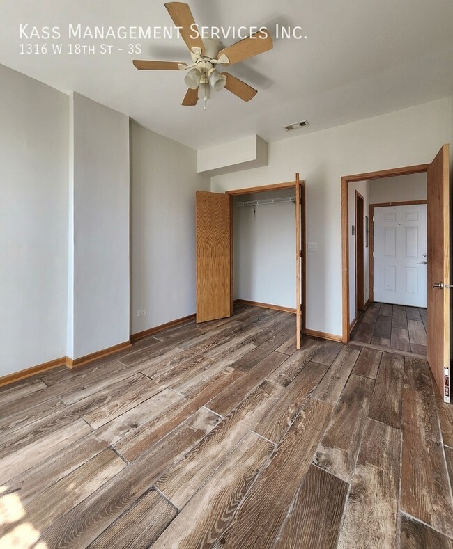 Building Photo - 1316 W 18th St