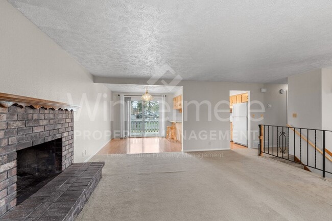 Building Photo - Beautiful Family Home ! Spring Special !! 50% Off first months rent.