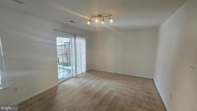 Building Photo - 9203 Acer Ln