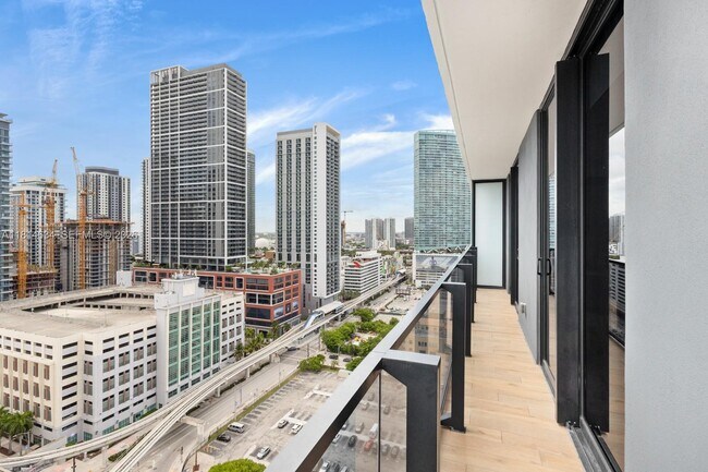 Building Photo - 398 NE 5th St