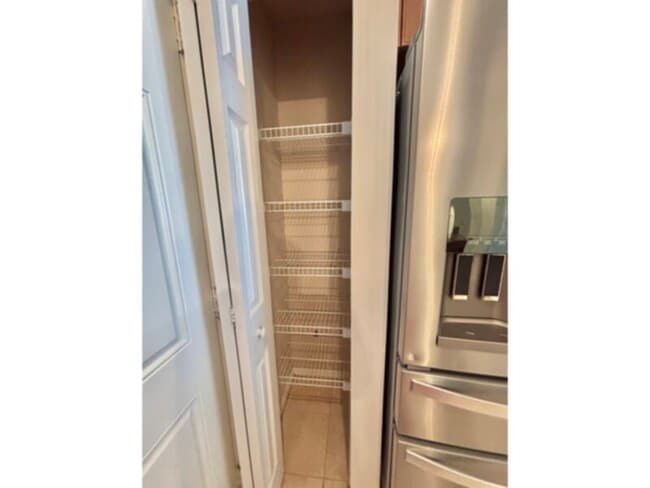 Building Photo - Move-in ready!  3 bedroom/2.5 Bath Townhom...