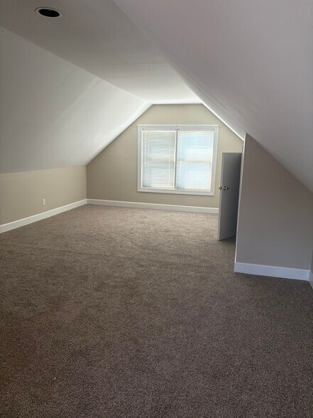 Building Photo - 4002 Massie Ave