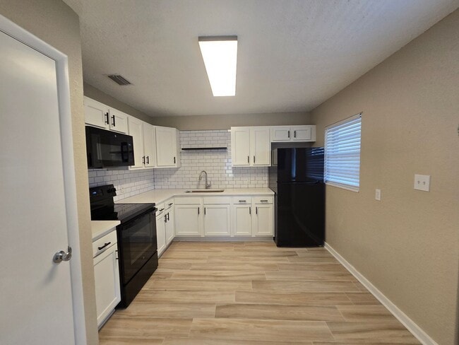 Building Photo - Rent Ready- Westside Duplex