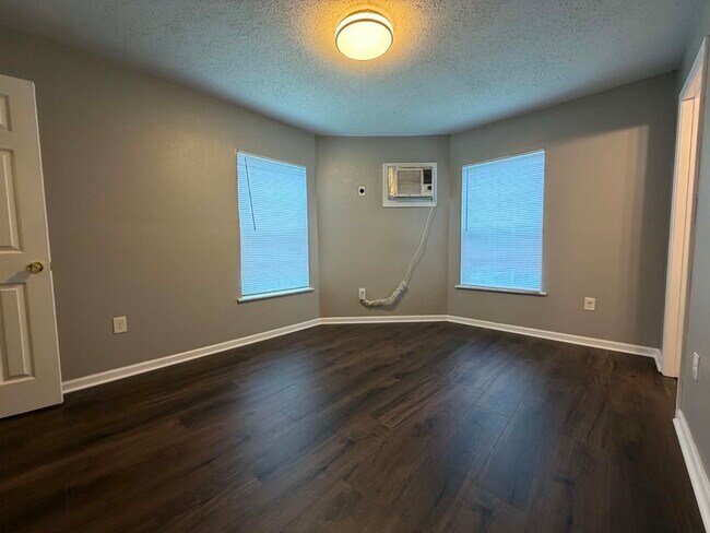 Building Photo - 3028 Avenue M