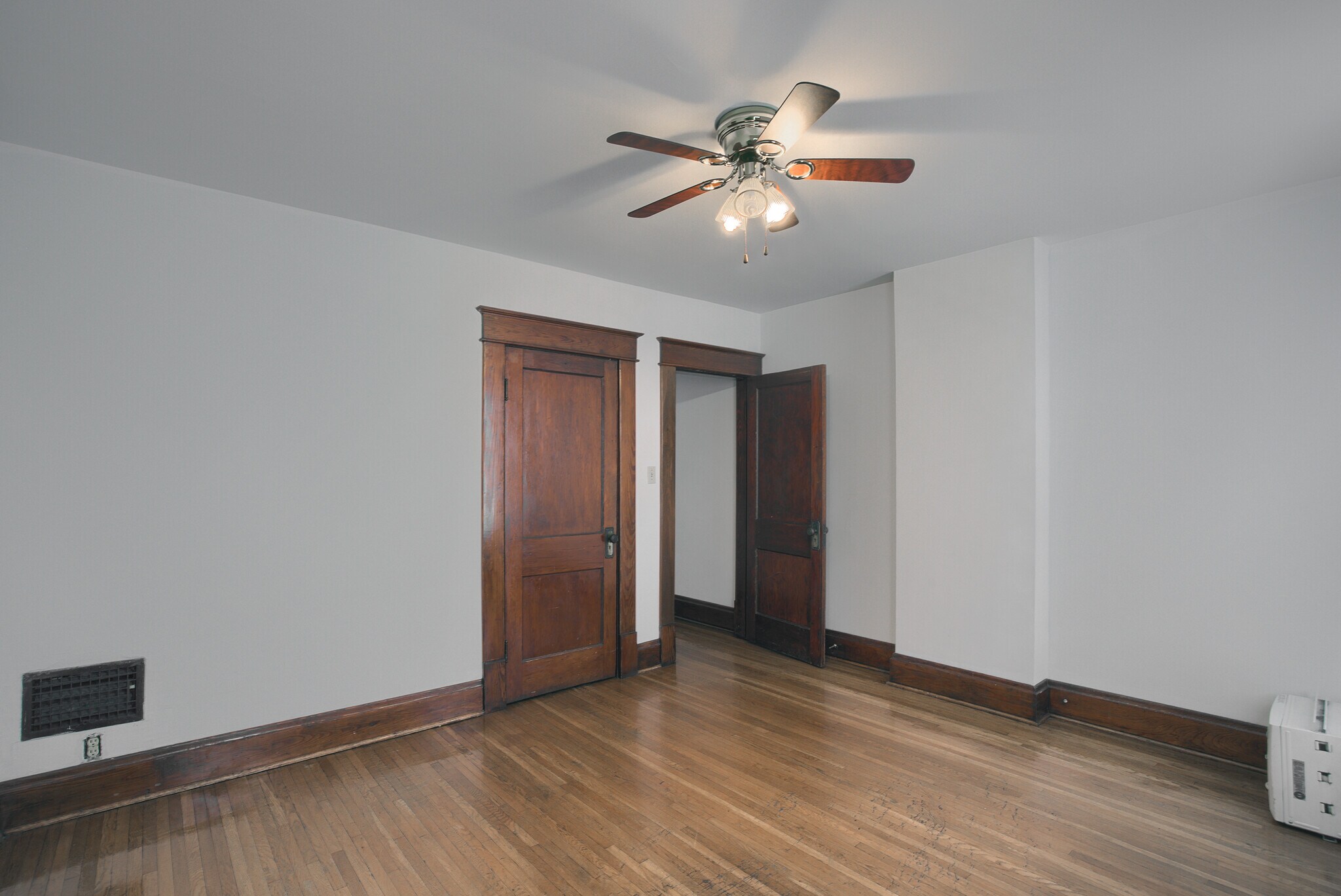 Building Photo - 2661 Indianola Ave