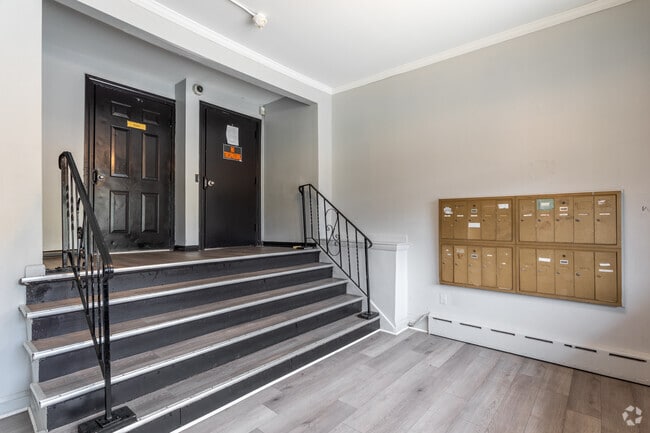 Lobby Photo - Sisson Flats