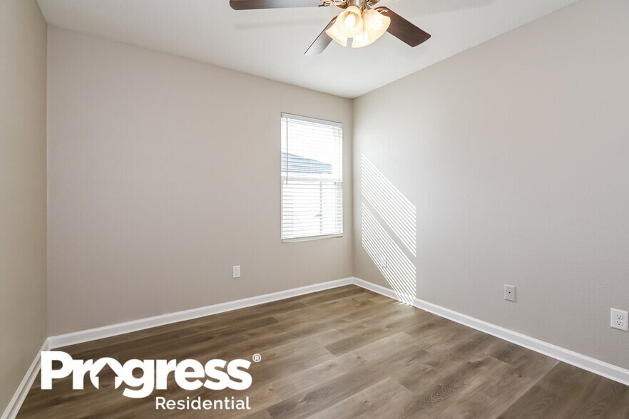 Building Photo - 1390 Sarahs Landing Dr