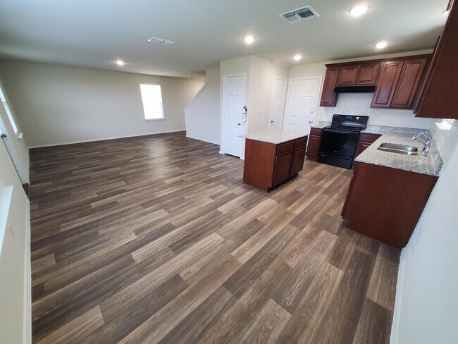 Building Photo - 743 Retama Pass