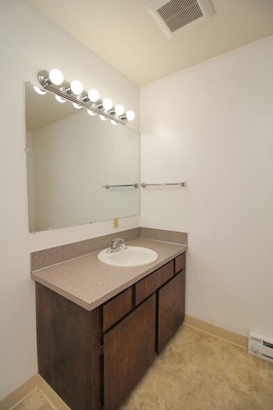 Building Photo - 8122-8122 SW 31st Ave