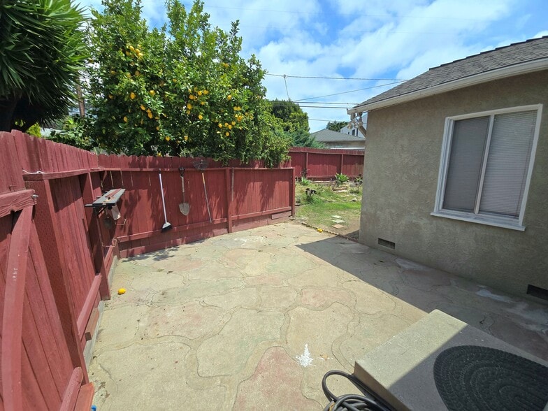 18-Patio - 10742 Galvin St