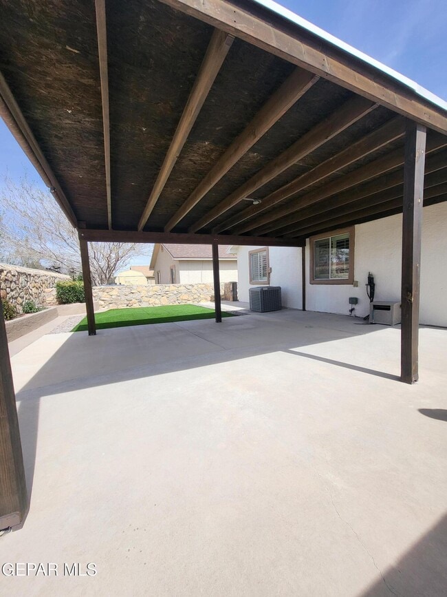 Building Photo - 1733 Shreya St