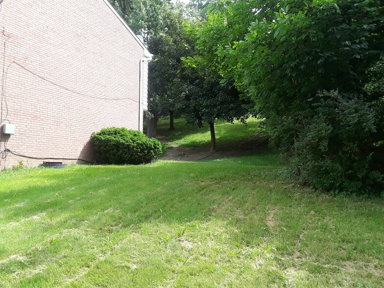 Building Photo - 610 Sloop Rd