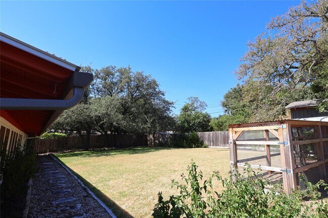 Building Photo - 4702 Shadow Ln