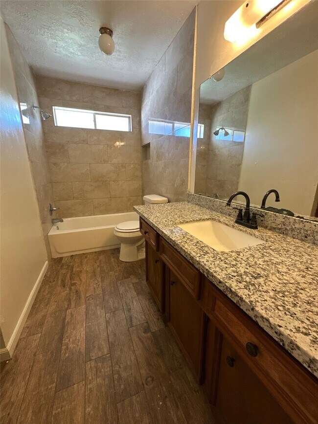 Building Photo - 6603 Readsland Ln