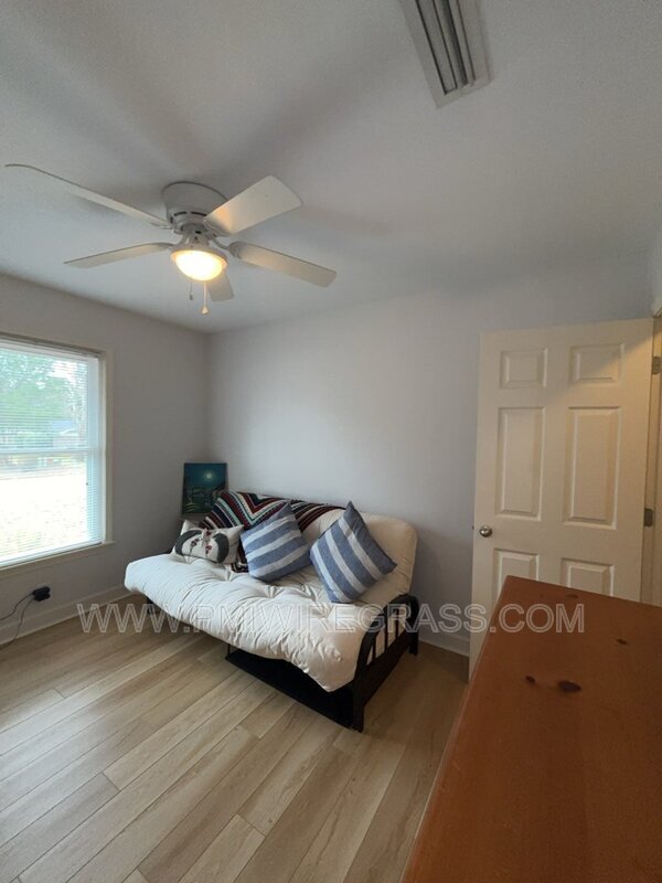 Building Photo - 202 Pondella Dr