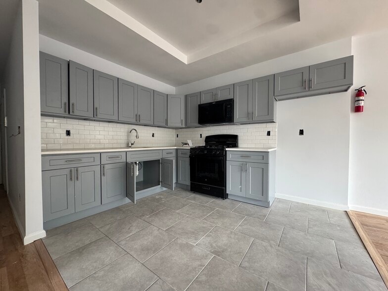 122 Stevens Ave 3 - 130 Stevens Ave