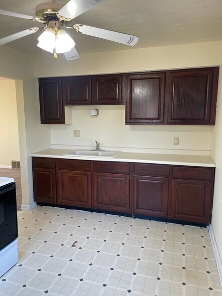 Building Photo - 6838 W Oklahoma Ave