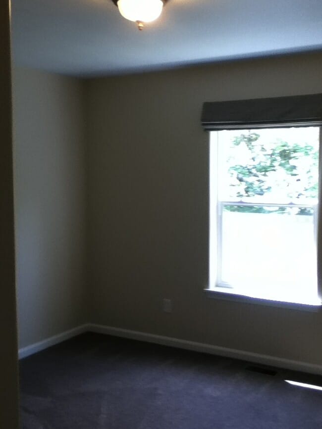 Building Photo - 4 Bedroom 2 Bathroom House - Close to MSU Campus