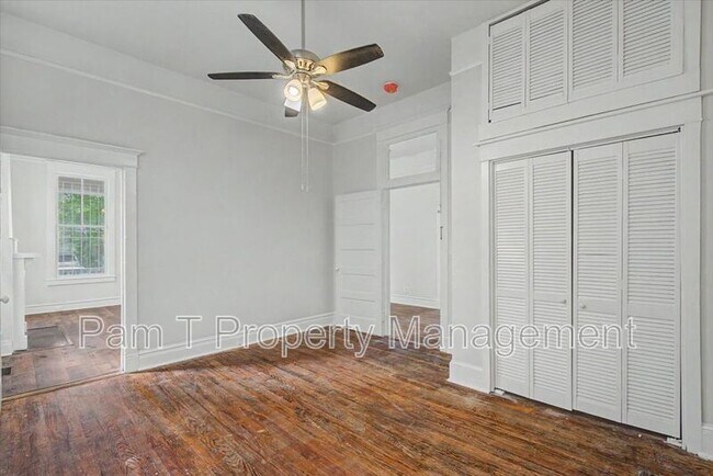 Building Photo - 512 E Waldburg Ln