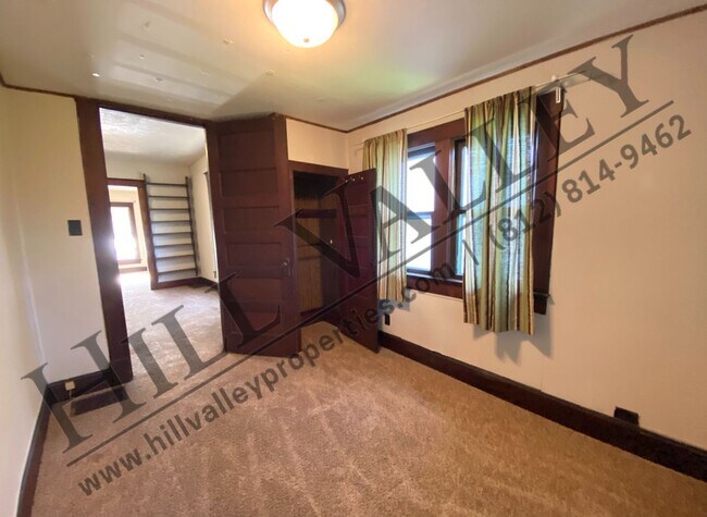 Building Photo - Three Bedroom Home