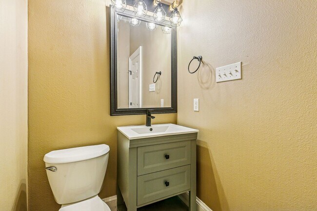 Building Photo - 503-505Third