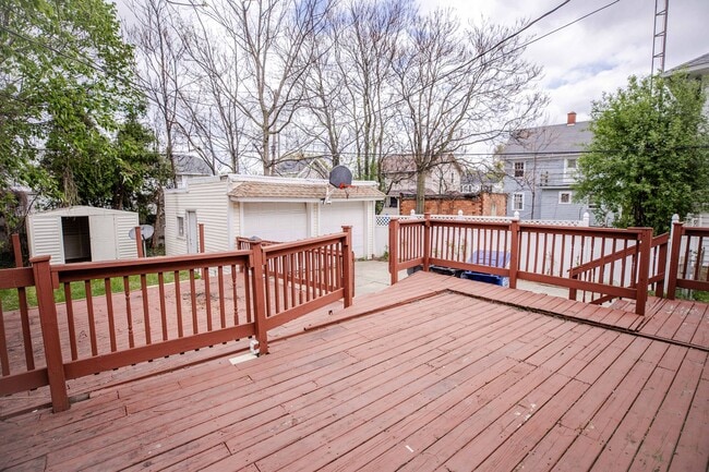 Building Photo - Very Spacious Four Bedroom Home For Rent!