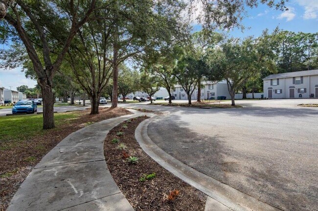 Building Photo - 409 57th Ave Dr E