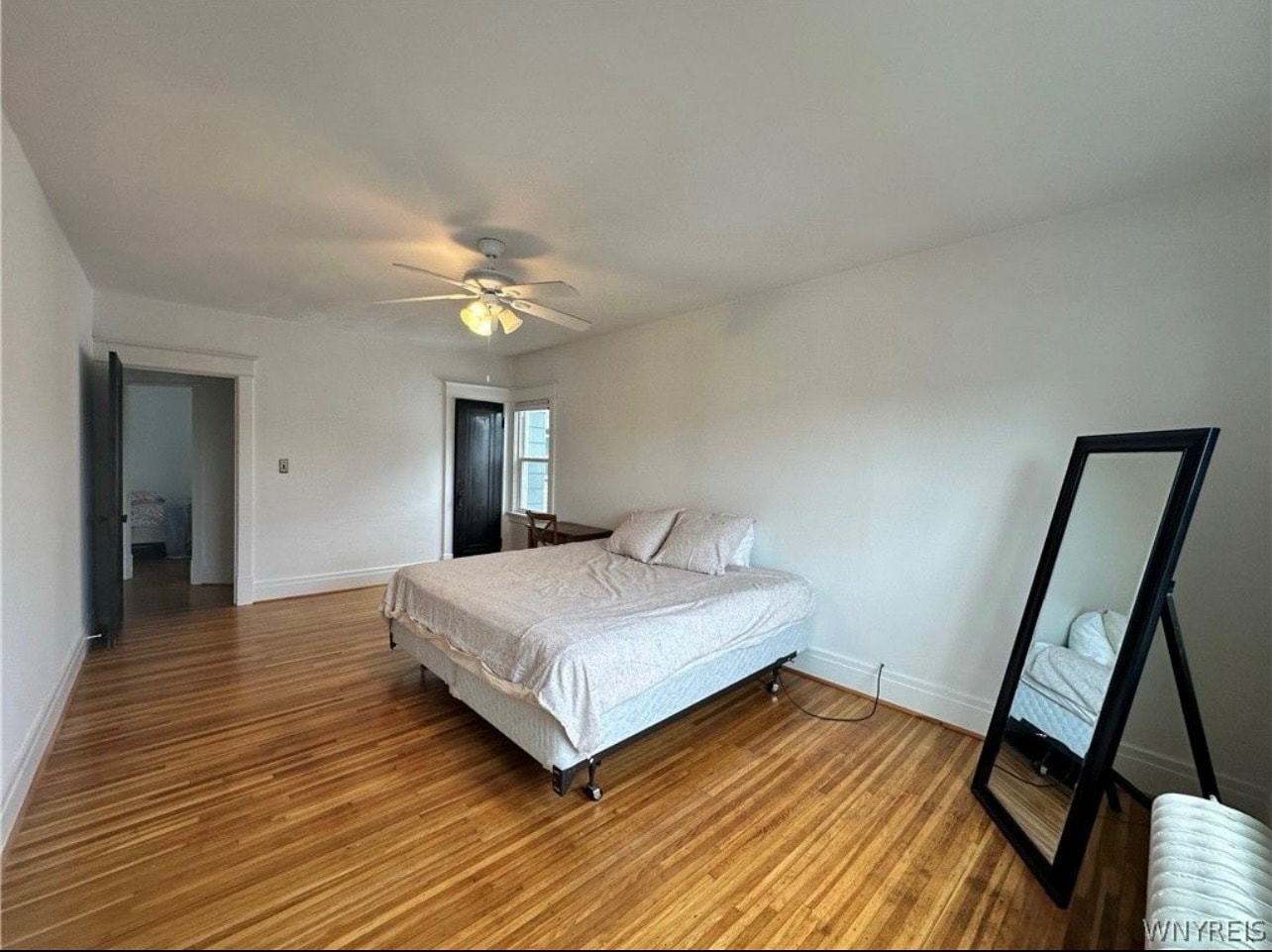 Extra large primary bedroom - 299 Wellington Rd
