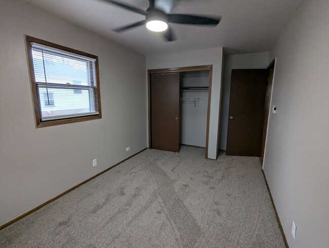 Building Photo - Welcome to your new home! Spacious 3 Bedro...