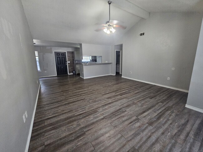 Building Photo - 409 E Kerr Ave