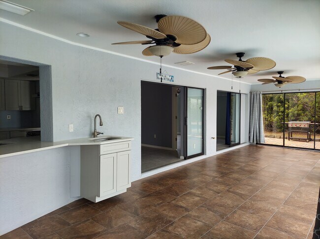 Building Photo - 17026 Edgewater Dr