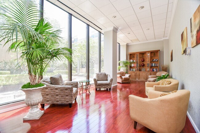 Building Photo - 5150 Hidalgo St